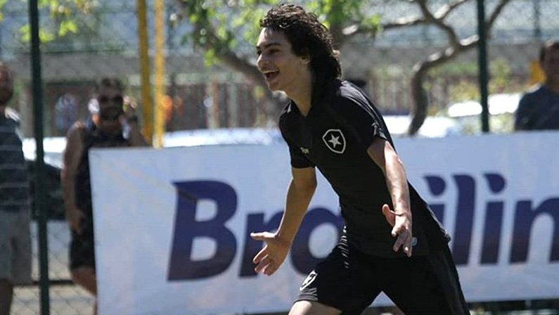 Matheus Nascimento, destaque da base do Botafogo, é elogiado pelo técnico Eduardo Barroca