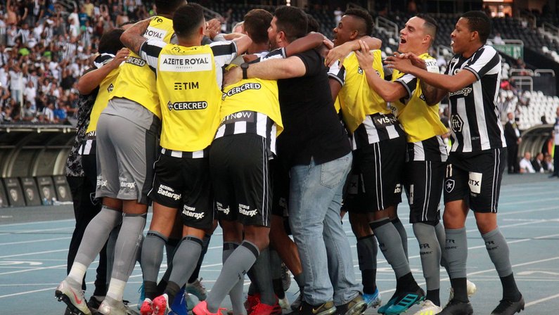 Com força como mandante, Botafogo busca recuperação no Brasileiro diante do Fluminense
