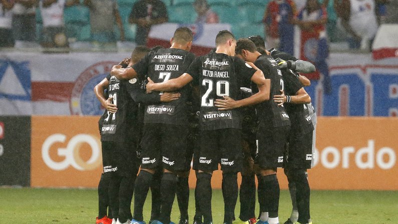 Botafogo tenta chutar a crise contra o empolgado Goiás