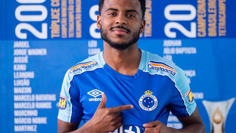 Cruzeiro oficializa contratação de Ezequiel, emprestado pelo Botafogo