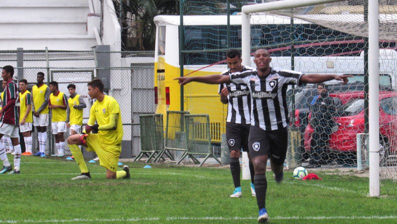Base: Botafogo vence Fluminense em Laranjeiras pelo Brasileirão Sub-20 com gol de letra no último minuto