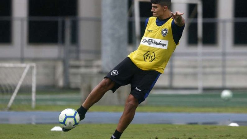 Botafogo vende Lucas Pimenta para clube dos Emirados Árabes por U$ 400 mil