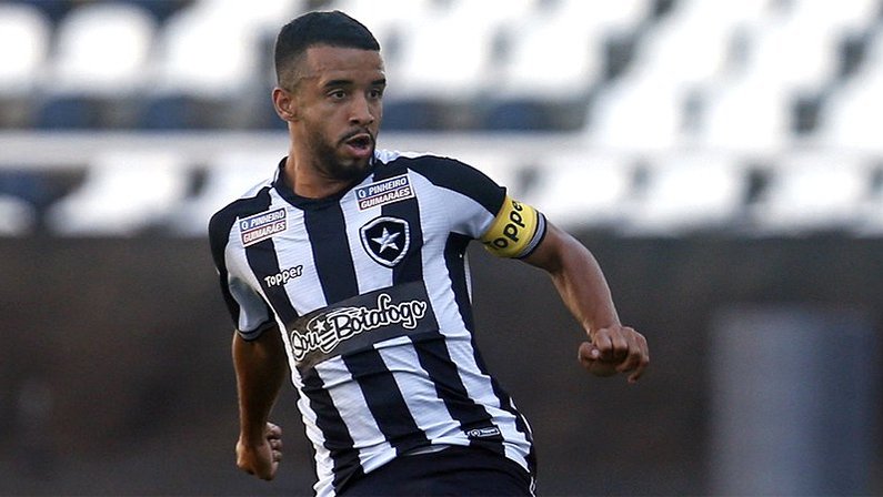 Caio Alexandre, do Botafogo, se inspira em Kroos, Busquets e Modrić