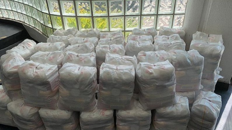 Mais de cem cestas básicas são distribuídas a funcionários do Botafogo em General Severiano