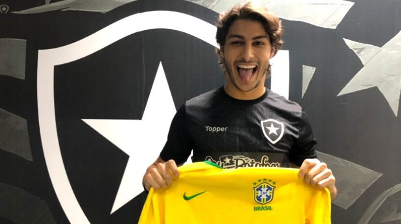 Marcinho, lateral do Botafogo, é convocado para Seleção Brasileira