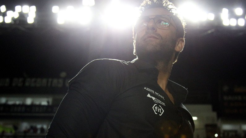 Com mais dias para treinar, Alberto Valentim tenta dar nova cara ao Botafogo