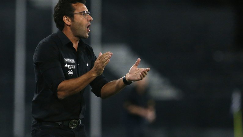 Valentim aprova atuação do Botafogo contra o CSA e elogia torcida: ‘Ajudou muito’