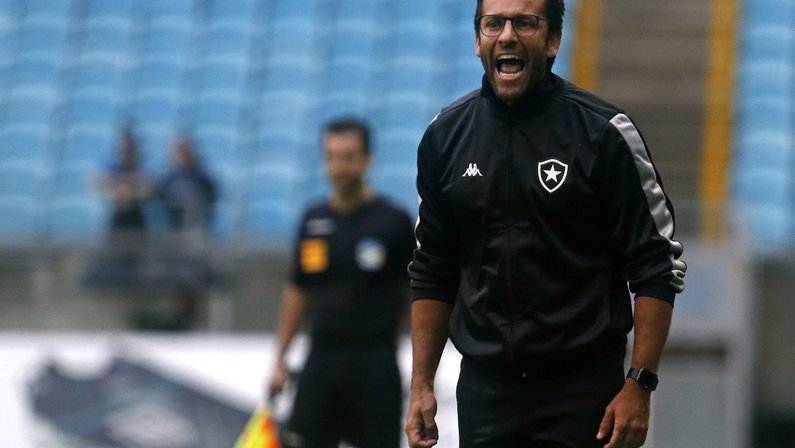 Site: ‘Valentim fez o certo contra o Santos, rejuvenesceu o Botafogo e pode até ter achado um caminho’