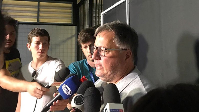 Anderson Barros repudia invasão de torcedores do Botafogo no Estádio Nilton Santos