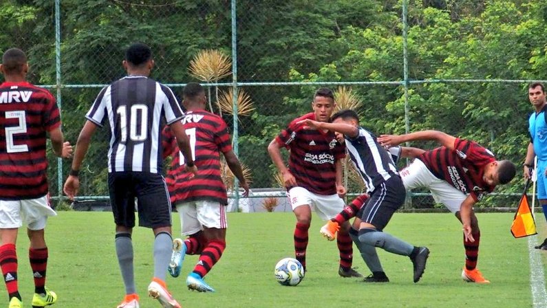 Base: Botafogo leva gol nos acréscimos e perde título da Taça Rio Sub-17 para o Flamengo
