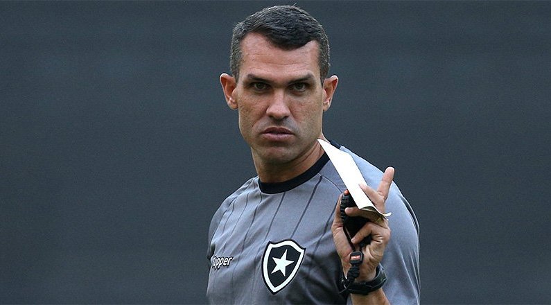 Bruno Lazaroni, auxiliar técnico do Botafogo