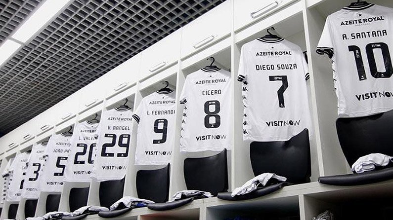 Camisas brancas da Kappa no vestiário de Grêmio x Botafogo | Campeonato Brasileiro 2019