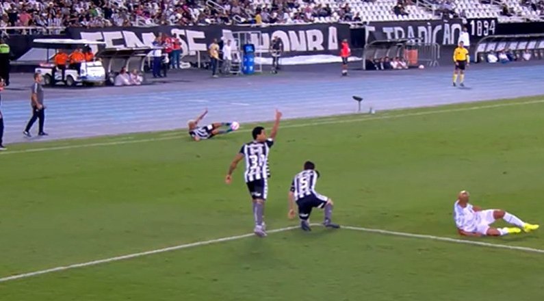 Milagre? Encenação de Leo Valencia em Botafogo x CSA | Campeonato Brasileiro 2019