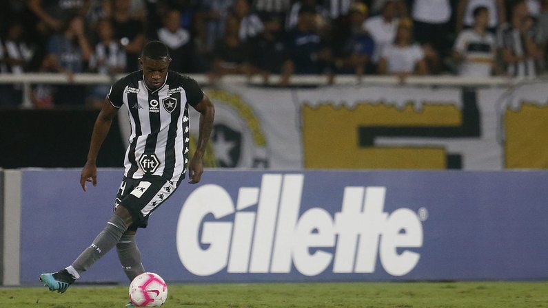 Marcelo credita vitória do Botafogo ao empenho coletivo e força da torcida em momento crucial
