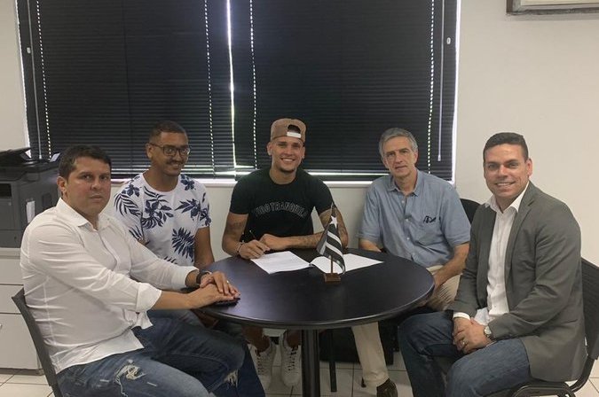 Botafogo contrata atacante de 19 anos ex-Fluminense e Atlético Goianiense