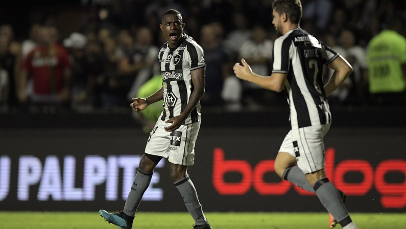 Gabriel e Marcelo Benevenuto tentam melhorar números na defesa do Botafogo