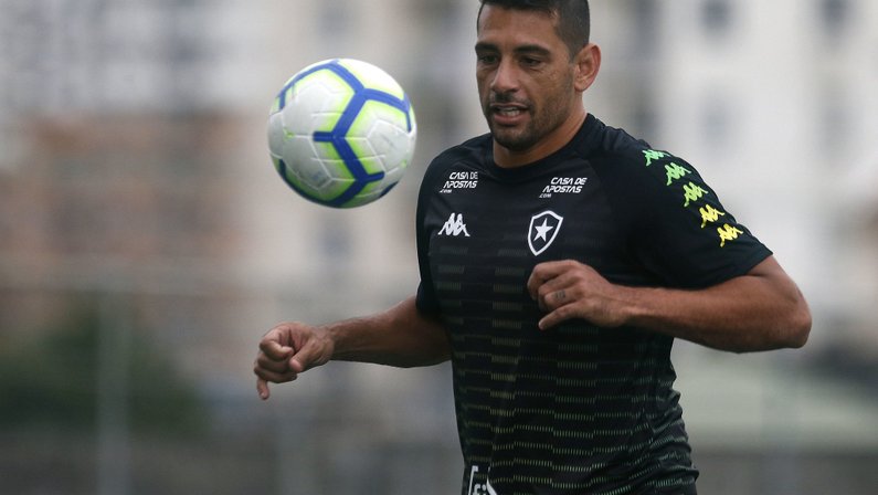 Sport entra em contato com empresário para ter Diego Souza, do Botafogo, em 2020