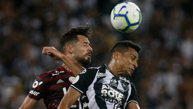 Botafogo não perde mando de campo, mas é multado pelo STJD por confusões em clássico com o Flamengo