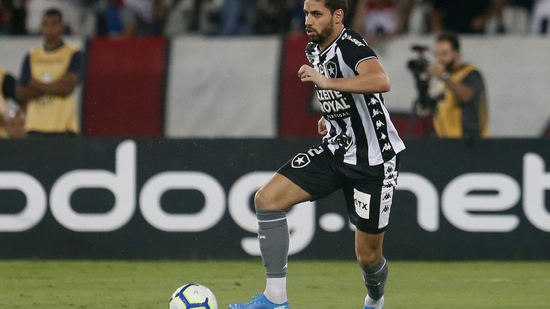 Botafogo quer manter Gabriel em 2020, mas Atlético-MG tem cláusula a seu favor