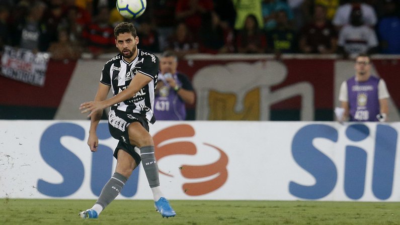 Destaque no Botafogo, Gabriel conhecerá ‘intenções’ do Atlético-MG nos próximos dias