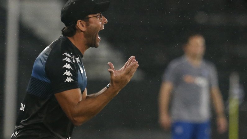 Alberto Valentim quer Botafogo mais perigoso e com intensidade na marcação