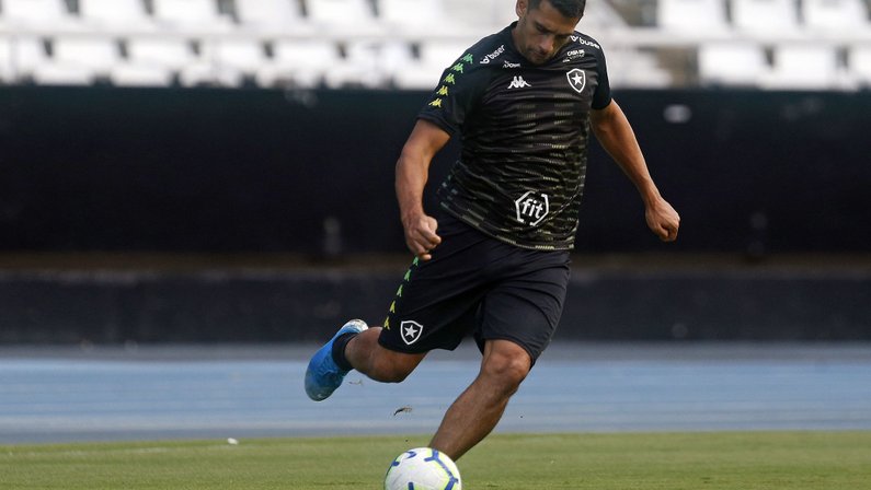 Sport aguarda reunião no Botafogo para tratar do retorno de Diego Souza