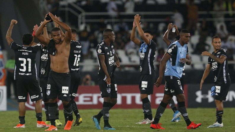 Botafogo quita salários de setembro e outubro dos jogadores; direitos de imagem seguem em aberto
