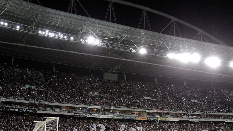 Blog: ‘Torcida do Botafogo mostrou à diretoria que não basta ter estádio, é preciso saber enchê-lo’