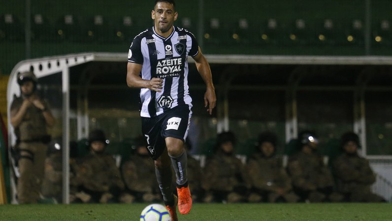 Botafogo tem cinco titulares pendurados no jogo deste sábado contra o Internacional