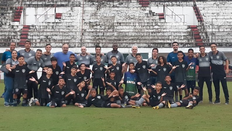 Base: Botafogo derrota Flamengo nos pênaltis e avança à final no Sub-11