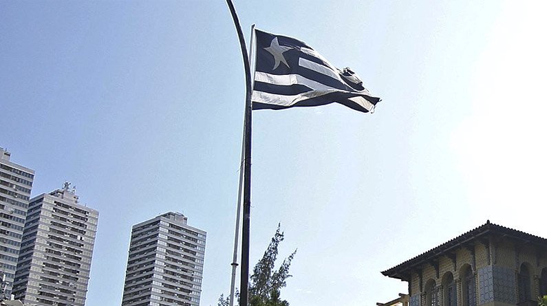 Bandeira do Botafogo na sede social de General Severiano 