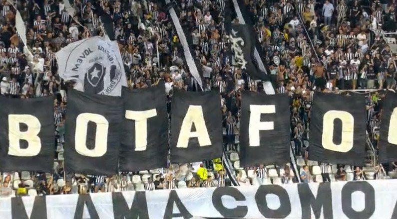 Torcida do Botafogo e a faixa Ninguém ama como a gente no Estádio Nilton Santos | Botafogo x Flamengo | Campeonato Brasileiro 2019