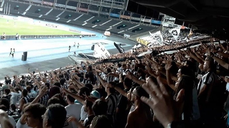 Torcida no Estádio Nilton Santos em Botafogo x Cruzeiro | Campeonato Brasileiro 2019