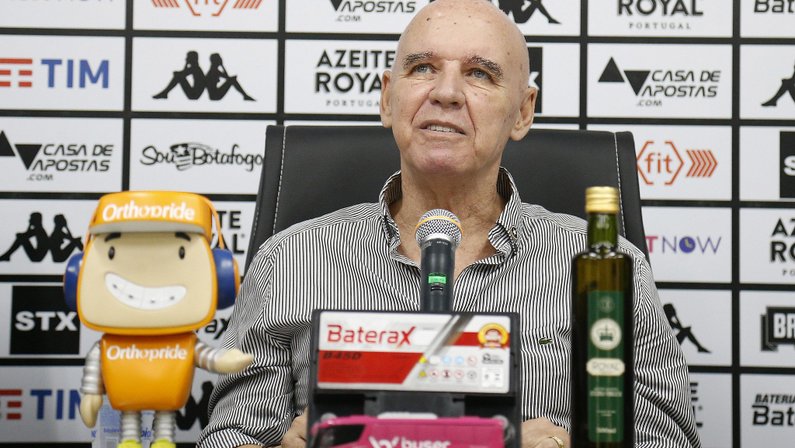 Valdir Espinosa fala sobre negociação do Botafogo com Felipe Vizeu e S.A.: ‘É não ter medo’
