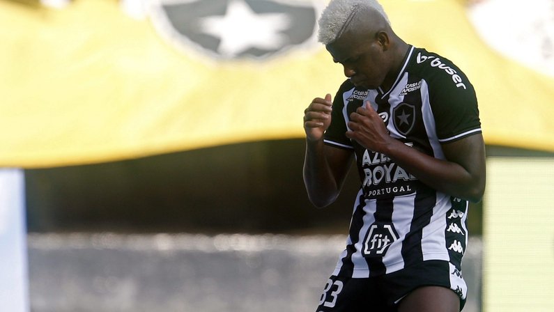 Vinicius Tanque, Fernandes e Marcos Vinicius devem reforçar time alternativo do Botafogo no Estadual