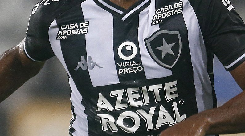 Camisa do Botafogo, feita pela Kappa, no fim de 2019 com os patrocínios de Casa de Apostas, Azeite Royal e Vigia de Preço