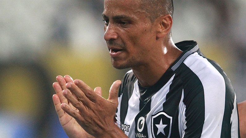 Torcedor do Botafogo, você aprova a permanência de Cícero para 2020?