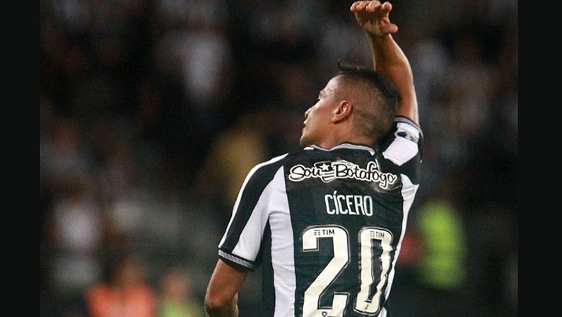Cícero deve continuar no Botafogo em 2020