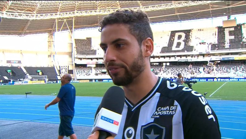 Gabriel ressalta vontade de ficar e avalia 2019 alvinegro: ‘É muito pouco para o Botafogo’