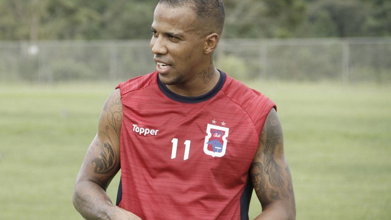 Lateral-esquerdo Guilherme Santos é o primeiro reforço do Botafogo para 2020
