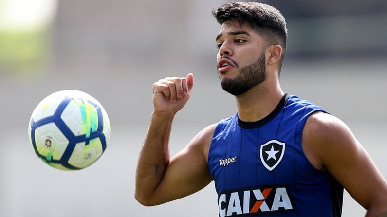 Emprestado ao Sport, Leandrinho retorna de empréstimo ao Botafogo