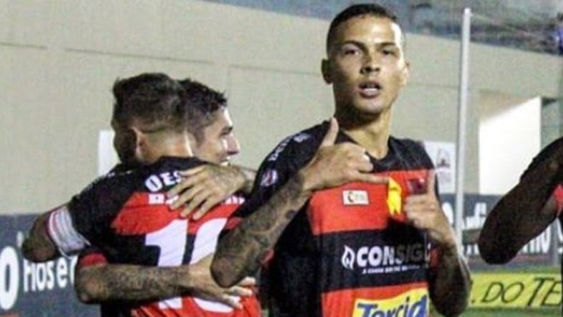 Botafogo fecha com volante Thiaguinho, do Corinthians