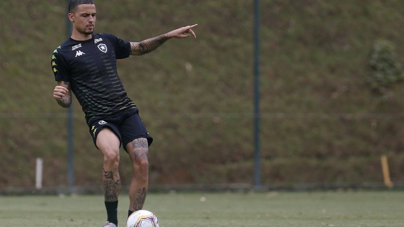 Thiaguinho comemora sequência no Botafogo: ‘Já me sinto em casa’