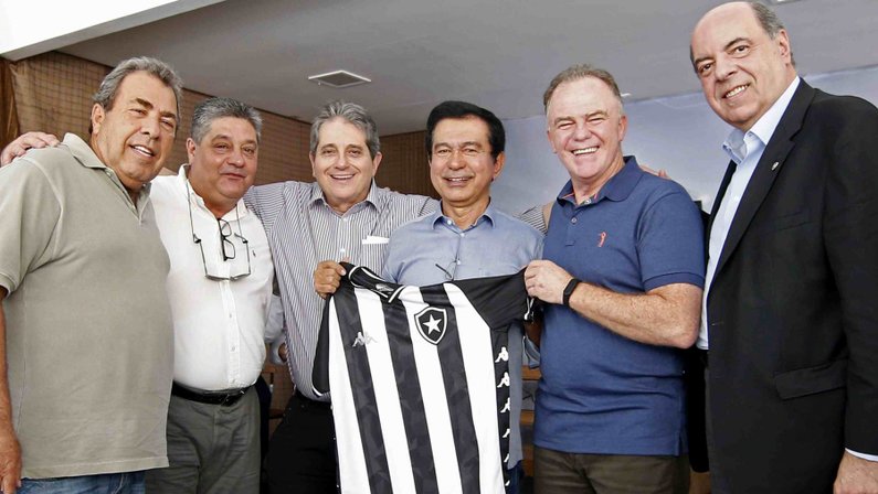 Diretoria do Botafogo visita o China Park e se reúne com elenco, comissão técnica e governador do Espírito Santo