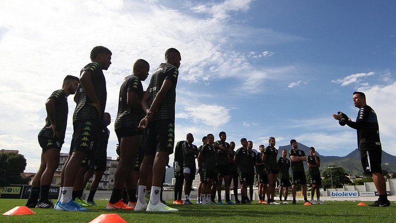 Botafogo reduz média de idade no elenco e começa pré-temporada com 36 jogadores
