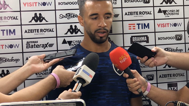 Caio Alexandre enaltece a pré-temporada no Botafogo: ‘Estou realizando sonho’