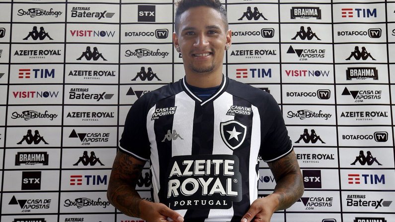 Luiz Otávio veste a camisa do Botafogo: ‘Vou agarrar oportunidade com unhas e dentes’