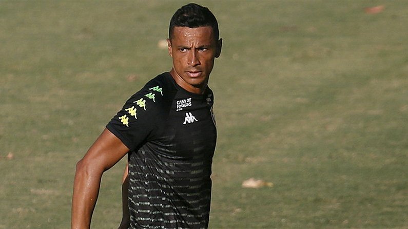 Cícero, sobre atuar como zagueiro no Botafogo: ‘Estou à disposição, mas posso ajudar mais como volante’