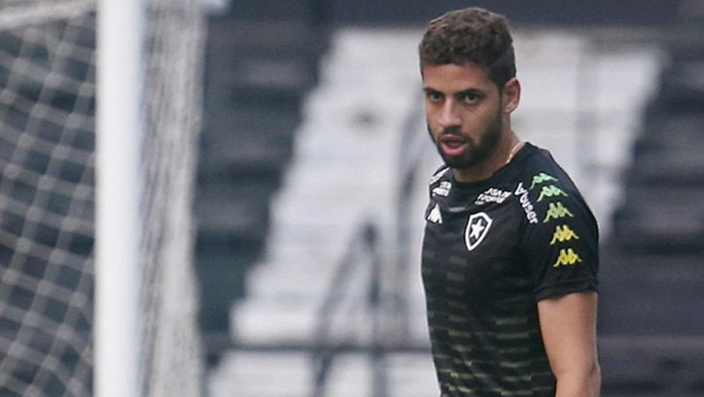 Botafogo negocia com o Atlético-MG a permanência do zagueiro Gabriel 