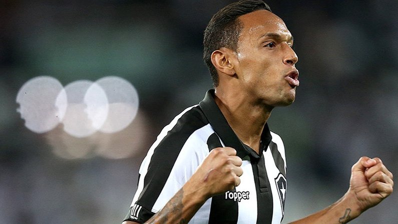 Gilson se despede do Botafogo após 3 temporadas
